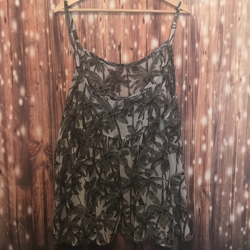 Torrid tank - Picture 2 of 5